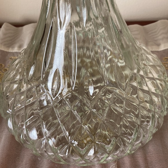 Vintage Wine Decanter Clear Glass with Top Diamond Cut in Excellent Condition - Picture 5 of 9